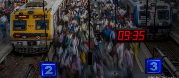 चलती ट्रेन में जवान ने की चार हत्याएं, उठे कई सवाल
