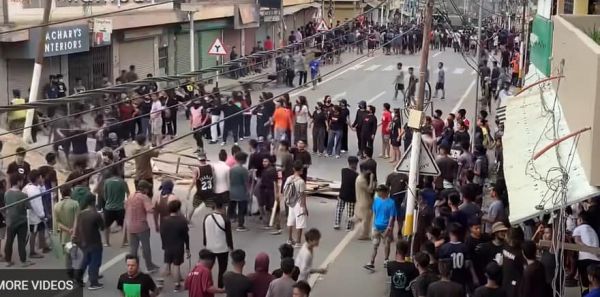 मणिपुर की इन महिलाओं से सीखो...