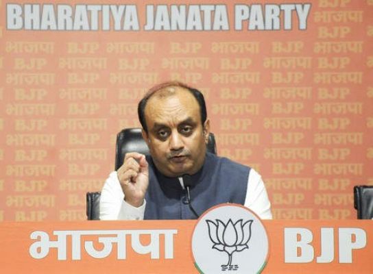 गहलोत सरकार के कारनामे में 'लाल डायरी' का काला अध्याय जुड़ा, बेटे का भी नाम आया सामने : सुधांशु त्रिवेदी