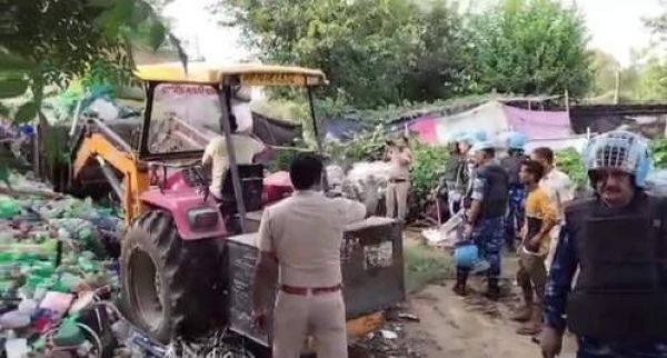 नूंह हिंसा में शामिल संदिग्धों की 200 से अधिक झुग्गियां ध्वस्त