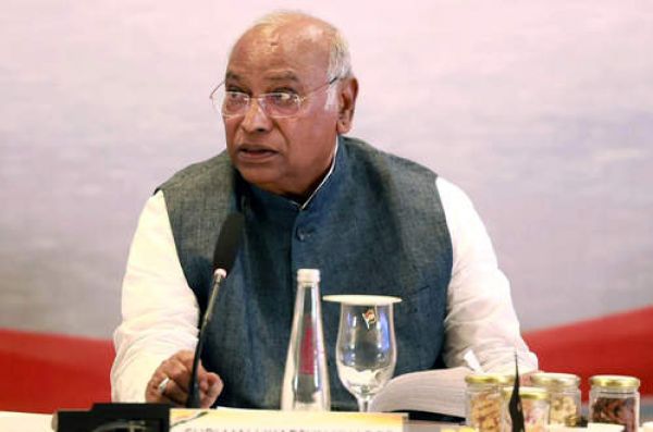 खड़गे का केंद्र सरकार पर हमला, कहा बीजेपी फैला रही नफरत
