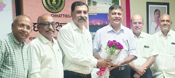 व्यापारियों की प्रमुख मांगों के लिए मुख्य सचिव से मिला चेम्बर