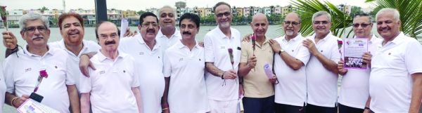 हैप्पी ग्रुप ने मरीन ड्राईव पर मनाया फ्रैंडशिप-डे 