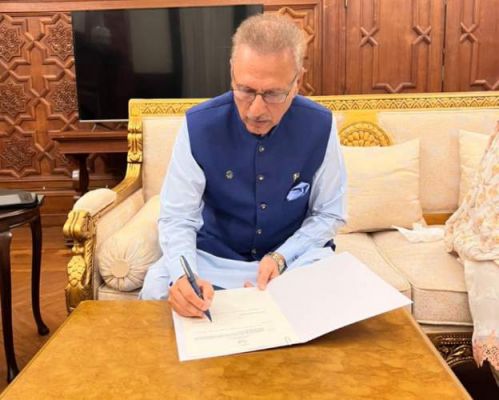 पाकिस्तान की संसद भंग, पीएम शहबाज़ की सिफारिश पर राष्ट्रपति ने लगाई मुहर