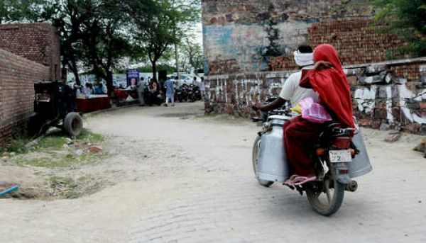 श्रमिकों के पलायन से गुरुग्राम में संकट