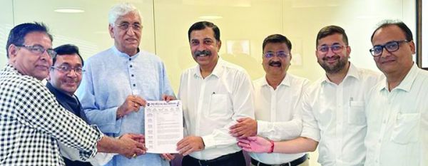 उपमुख्यमंत्री को चेम्बर द्वारा मिठाई  व नमकीन उद्योग जीएसटी सुझाव 