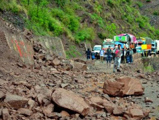 भूस्खलन के बाद चंडीगढ़-शिमला हाईवे फिर से बंद
