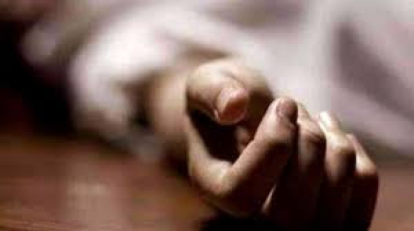 बाप ने 20 वर्षीय बेटी की हत्या की; शव को मोटरसाइकिल से बांध कर गांव में घसीटा