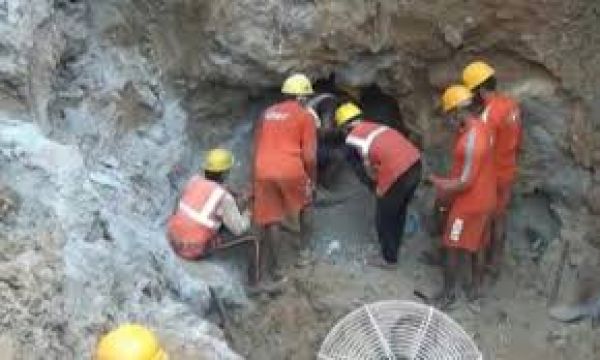 जालंधर में 70 फुट गहरे गड्ढे में 35 घंटे से ज्यादा समय से फंसा है श्रमिक, बचाव अभियान जारी