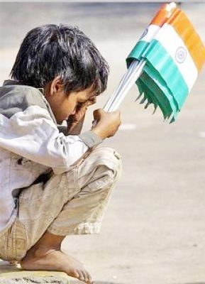 ‘छत्तीसगढ़’ का संपादकीय :  सौ में सत्तर आदमी  फिलहाल जब नाशाद हैं,  दिल पे रखकर हाथ कहिए  देश क्या आजाद है?
