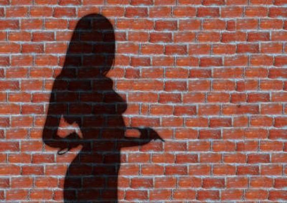 हनी ट्रैपिंग मामले में कर्नाटक पुलिस ने मुंबई से एक मॉडल को किया गिरफ्तार