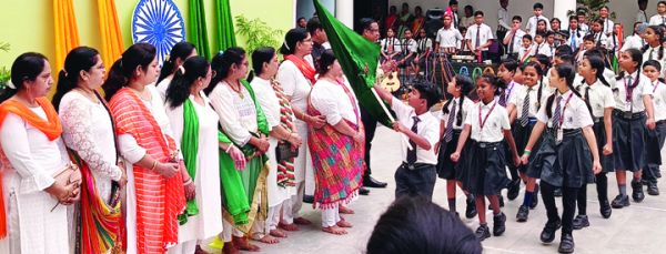 जेपीआईएस ने धूमधाम से 77वां स्वतंत्रता दिवस का स्वागत किया 