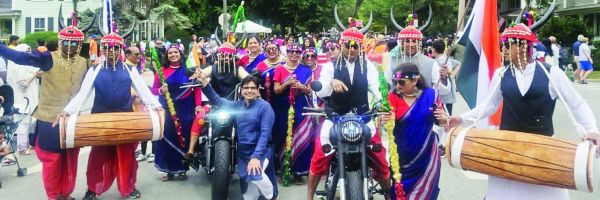 शिकागो में इंडिया डे परेड समृद्ध आदिवासी सामुदायिक संस्कृति का नाचा ने किया प्रदर्शन 