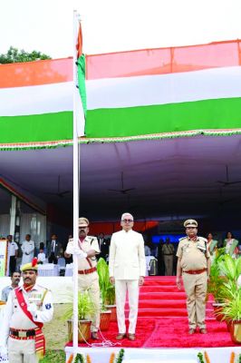 एसईसीएल ने फहराया ध्वज