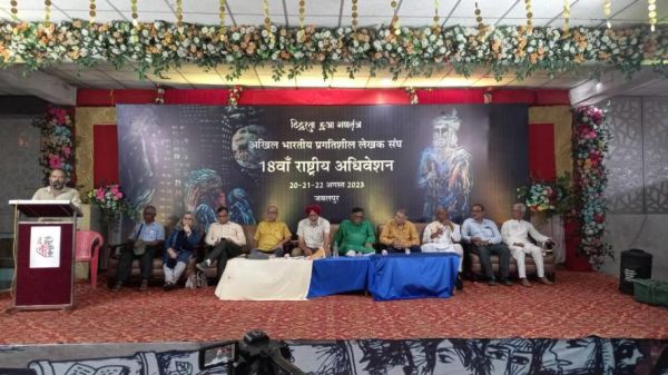 ‘छत्तीसगढ़’ का संपादकीय : लेखकों को लिखना छोड़ जनता से जुडऩे की सलाह पर सोच-विचार की जरूरत