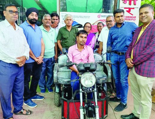 चरामेति फाउंडेशन ने शिव कुमार को दी इलेक्ट्रिक स्कूटर