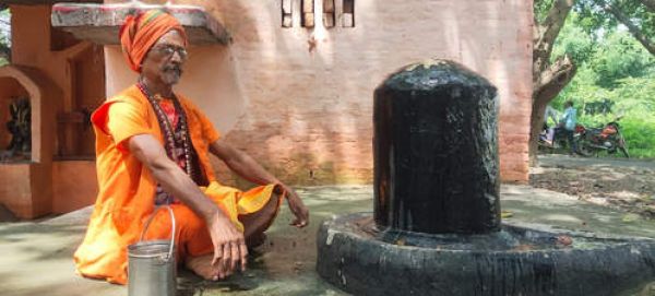 आयतों की सदाएं छोड़, शिवभक्ति में रम गया अनीस उर्फ़ फक्कड़पुरी का मन