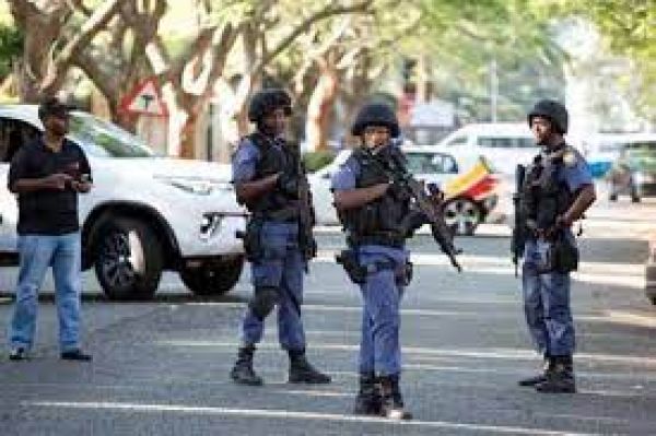 दक्षिण अफ्रीका में पुलिस के साथ मुठभेड़ में 18 संदिग्ध अपराधी मारे गए