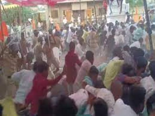मराठा आरक्षण की मांग कर रहे प्रदर्शनकारियों पर लाठीचार्ज के बाद मराठवाड़ा में जनसंवाद यात्रा स्थगित