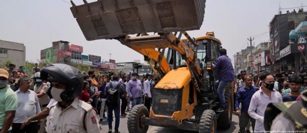 जी20 बैठक के लिए सजी दिल्ली लेकिन उजड़े कई घर