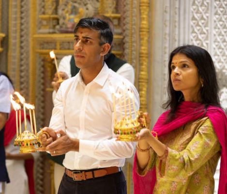 ब्रिटेन के प्रधानमंत्री ऋषि सुनक ने अक्षरधाम मंदिर का किया दौरा