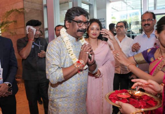 झारखंड में 'इंडिया' की पहली जीत से सियासी स्कोर बोर्ड पर और बढ़ गई हेमंत सोरेन की चमक