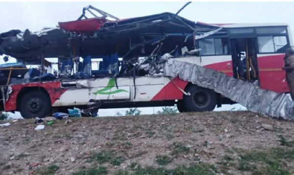 कर्नाटक में ट्रक-बस की टक्कर में चार की मौत
