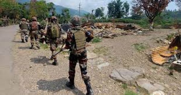 मणिपुर : इंफाल पश्चिम के एक गांव में बंदूकधारियों ने किया हमला, बम फेंके