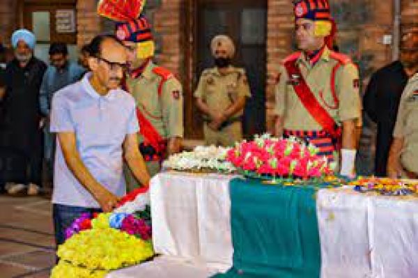 कर्नल मनप्रीत, मेजर आशीष के पार्थिव शरीर श्रीनगर के सैन्य अस्पताल लाए गए