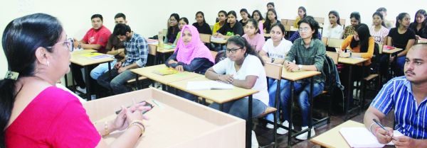 मैक मे सापेक्षता के सिद्धांत पर अतिथि व्याख्यान का आयोजन