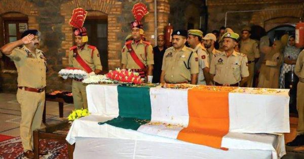 मिडिल क्लास मनुष्यता विरोधी लगने लगा है...