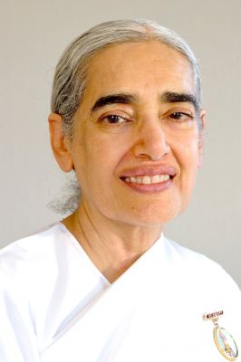 शांति सरोवर रूहानी सम्मेलन में लन्दन से आ रहीं कृपलानी दीदी