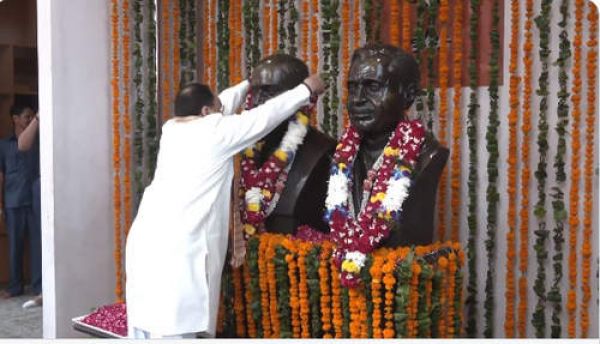 नड्डा ने भाजपा मुख्यालय में पंडित दीनदयाल उपाध्याय की प्रतिमा पर पुष्पांजलि अर्पित कर दी श्रद्धांजलि