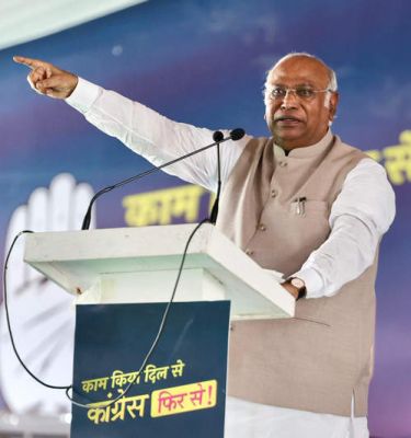 खड़गे ने बेरोजगारी पर भाजपा की आलोचना की, कहा - युवाओं को वर्षों से धोखा दिया जा रहा है