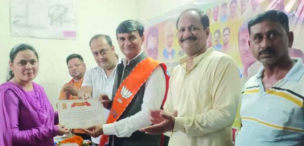  पं. दीनदयाल उपाध्याय जयंती पर शिक्षकों का किया गया सम्मान 