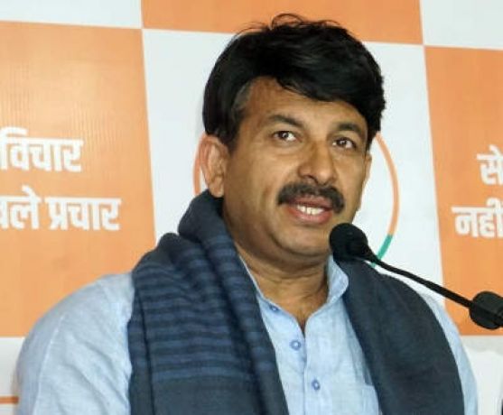 अपराधी चला रहे दिल्ली की सरकार, हर घोटाले के लिए केजरीवाल जिम्मेदार : मनोज तिवारी