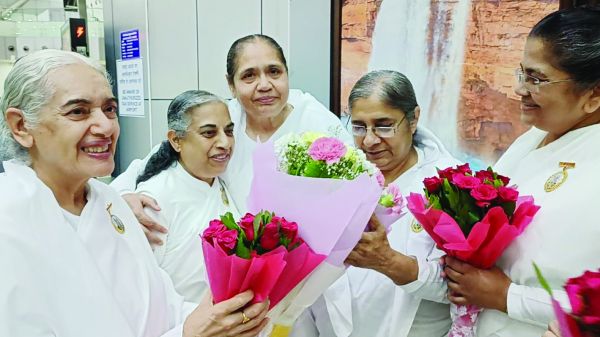 रूहानी सिन्धी सम्मेलन में जयंती दीदी रायपुर पहुंचीं