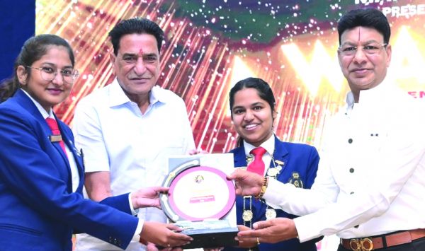 जेसीआई रायपुर मैक यूनाइटेड में पुरस्कार समारोह