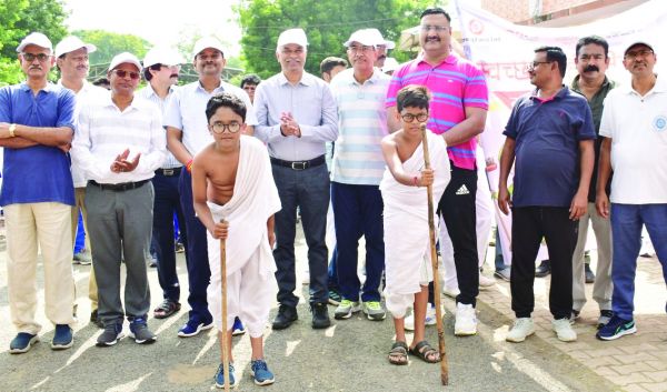 दपूमरे में गांधी जयंती पर विभिन्न कार्यक्रम