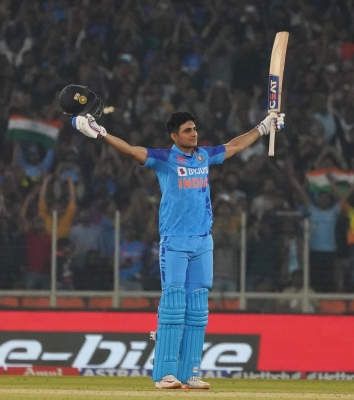 शुभमन गिल को हुआ डेंगू, वर्ल्ड कप का पहला मैच खेलने पर संशय