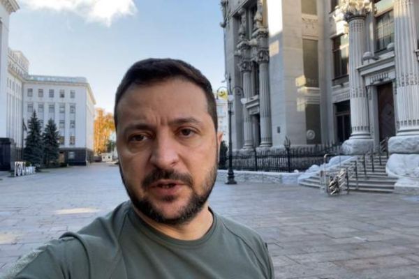 जेलेंस्की सुरक्षा एवं द्विपक्षीय संबंधों पर चर्चा के लिए पड़ोसी देश रोमानिया पहुंचे