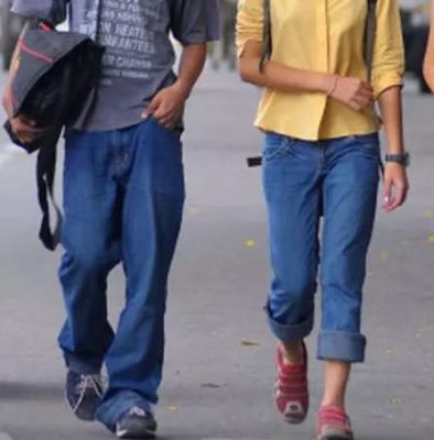 कर्नाटक में हिंदू लड़की और दो मुस्लिम लड़कों के साथ होने पर स्थानीय लोगों की मोरल पुलिसिंग