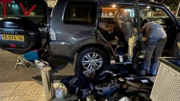 इसराइल में बीबीसी के पत्रकारों से मारपीट, पुलिस ने बंदूक़ की नोंक पर रोक कर नीचे गिराया