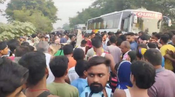 बिहार के मुजफ्फरपुर में बस ने तिपहिया वाहन को मारी टक्कर, 5 लोगों की मौत