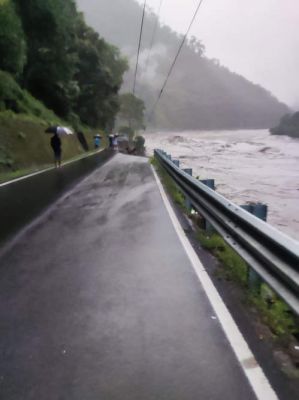 अचानक आई बाढ़ से क्षतिग्रस्‍त होने के बाद गुरुवार को खुलेगी सेवोके-सिक्किम सड़क