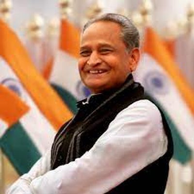 मुख्यमंत्री पद मुझे छोड़ नहीं रहा और शायद छोड़ेगा भी नहीं : गहलोत