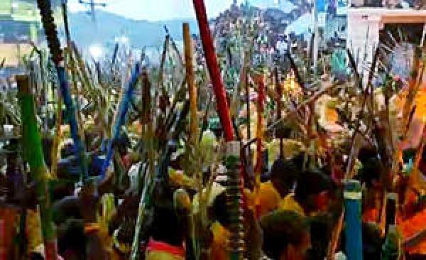 आंध्र प्रदेश में पारंपरिक लाठी की लड़ाई में 100 से अधिक घायल