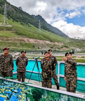 सेना कमांडर ने दक्षिण कश्मीर में सर्दियों की तैयारियों की समीक्षा की