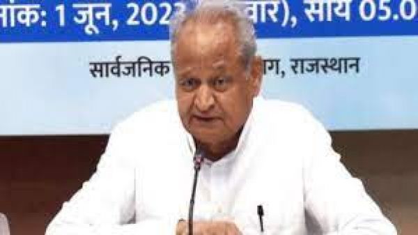 गहलोत ने कॉलेज के विद्यार्थियों को मुफ्त में लैपटॉप देने और अंग्रेजी माध्यम से शिक्षा की गारंटी दी