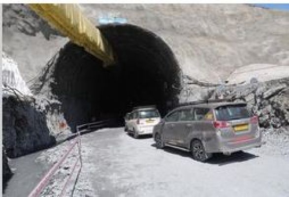 उत्तराखंड : कार्यदायी संस्था ने ऋषिकेश- बद्रीनाथ व रुद्रप्रयाग-गौरीकुंड राष्ट्रीय राजमार्ग को जोड़ने के लिए 910 मीटर लंबी सुरंग को किया आरपार